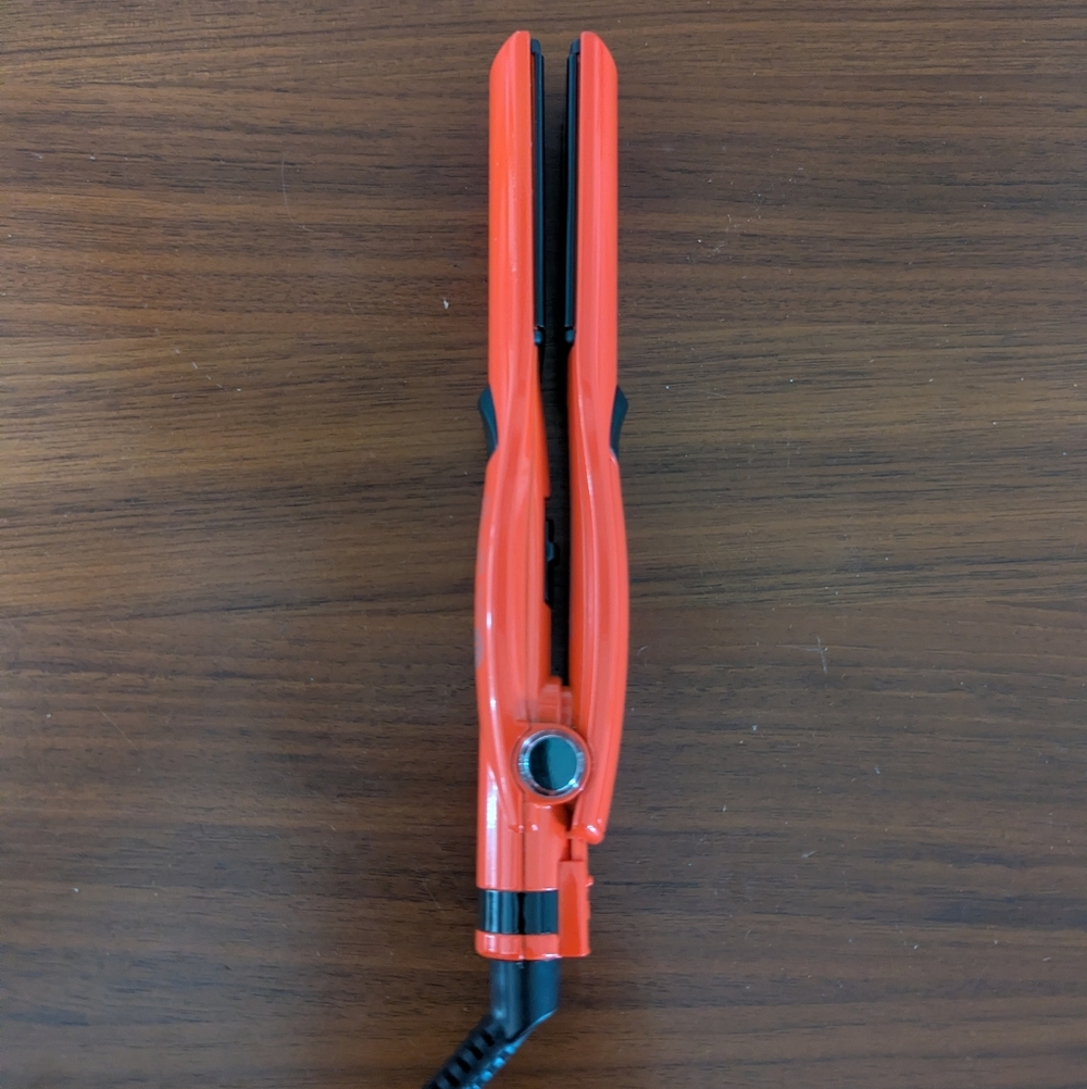 Babyliss Luxe Mini Straightener CS07 Sleek Red Fast Heating Pre Owned - Picture 2 of 6